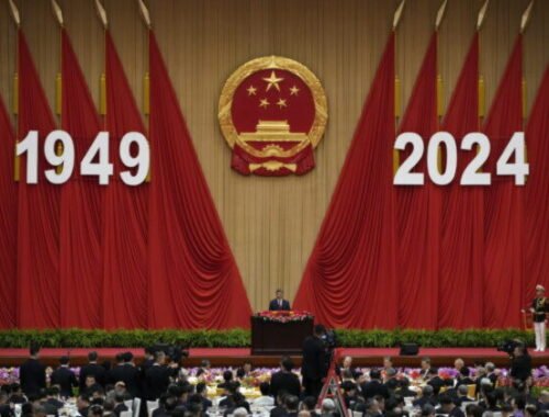 Čína zaznamenala rekordne nízku pôrodnosť, demografická kríza sa prehlbuje