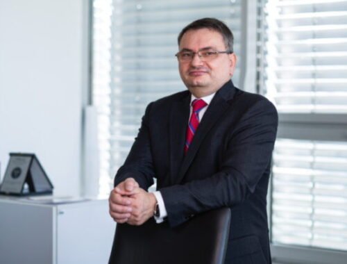 Slovensko starne a pracovná sila mizne. Zdravý a skúsený zamestnanec sa stáva zlatom firiem