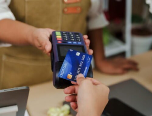 117 000 podnikateľov ešte neprijíma bezhotovostné platby. Za mesiac a pol už budú musieť