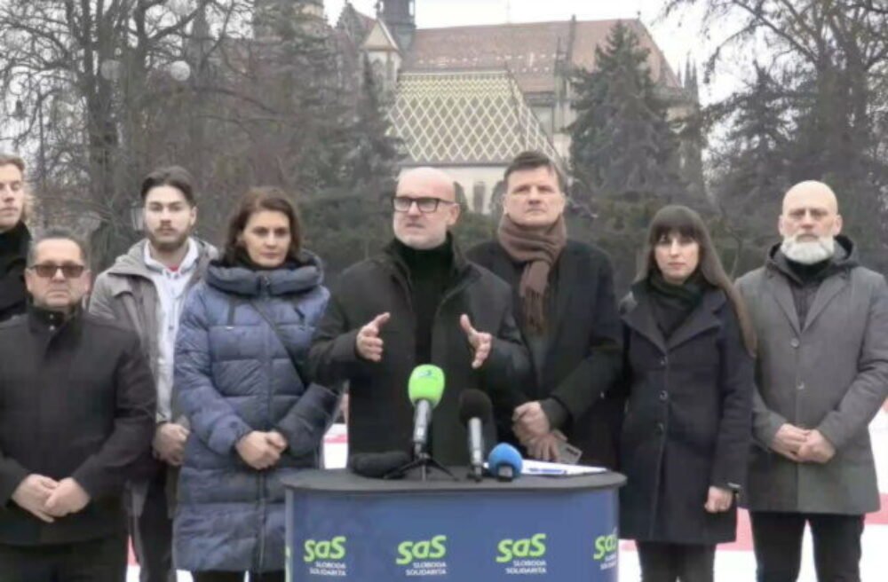 65641_sni-mka-obrazovky-2026-01-26-o-16.25.15-640x420.jpg SaS chce zastaviť mafiánske praktiky Ficovej vlády, s petíciou vyrazila medzi ľudí – VIDEO