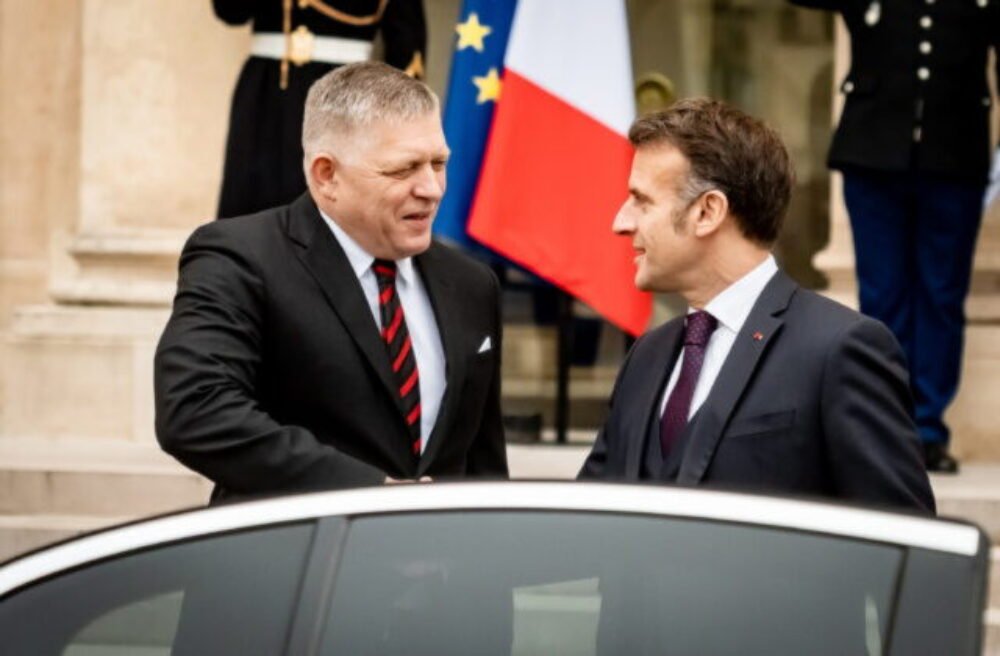 Fico sa stretne s Macronom, rokovať budú o prehĺbení hospodárskej spolupráce