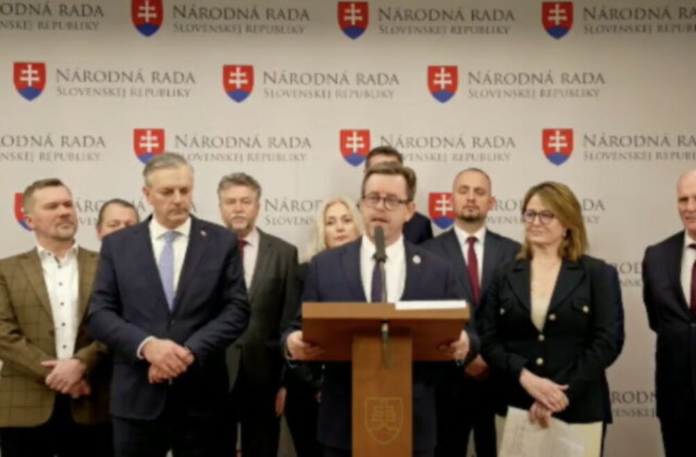 65743_sni-mka-obrazovky-2026-01-29-o-16.27.41-640x420.jpg Poslanec Šmilňák dodržal sľub a končí v parlamente, nahradí ho lekárka Monika Kolejáková – VIDEO