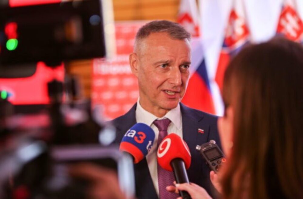 Raši sa vyjadril k alkoholu v Národnej rade a povedal, že poslancom nemôže dať fúkať. Nerobia to ani parlamenty v Európe – VIDEO