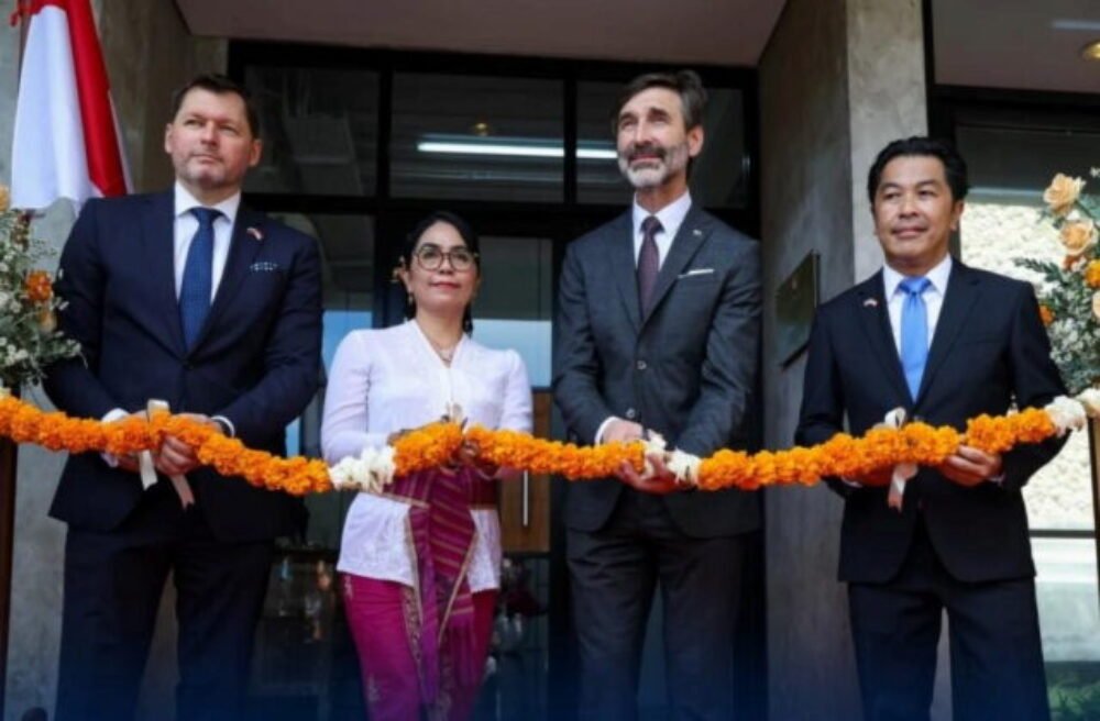 65856_konzulat2.jpg Blanár otvoril nový honorárny konzulát SR na Bali, na indonézsky ostrov prichádza čoraz viac slovenských turistov – FOTO