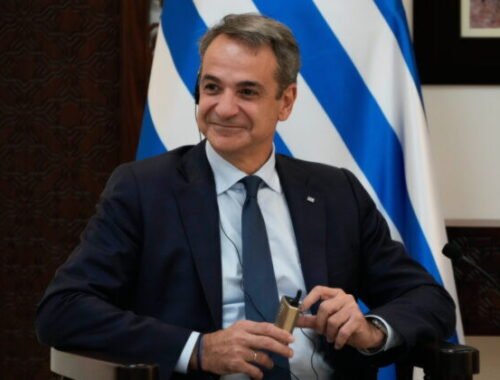Grécky premiér Kyriakos Mitsotakis vyzval na zrušenie kontroverznej ministerskej imunity