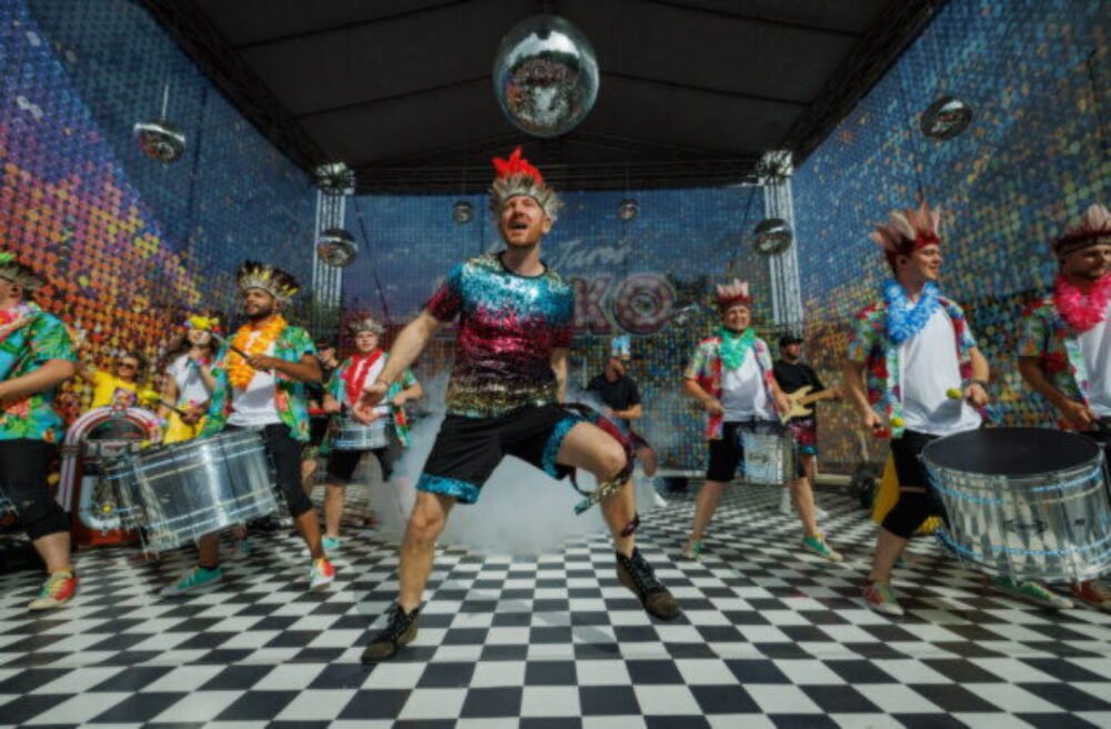 65890_miro-s-batidou-6-640x420.jpg Miro Jaroš pre obrovský záujem pridáva druhý koncert svojej rodinnej disko show