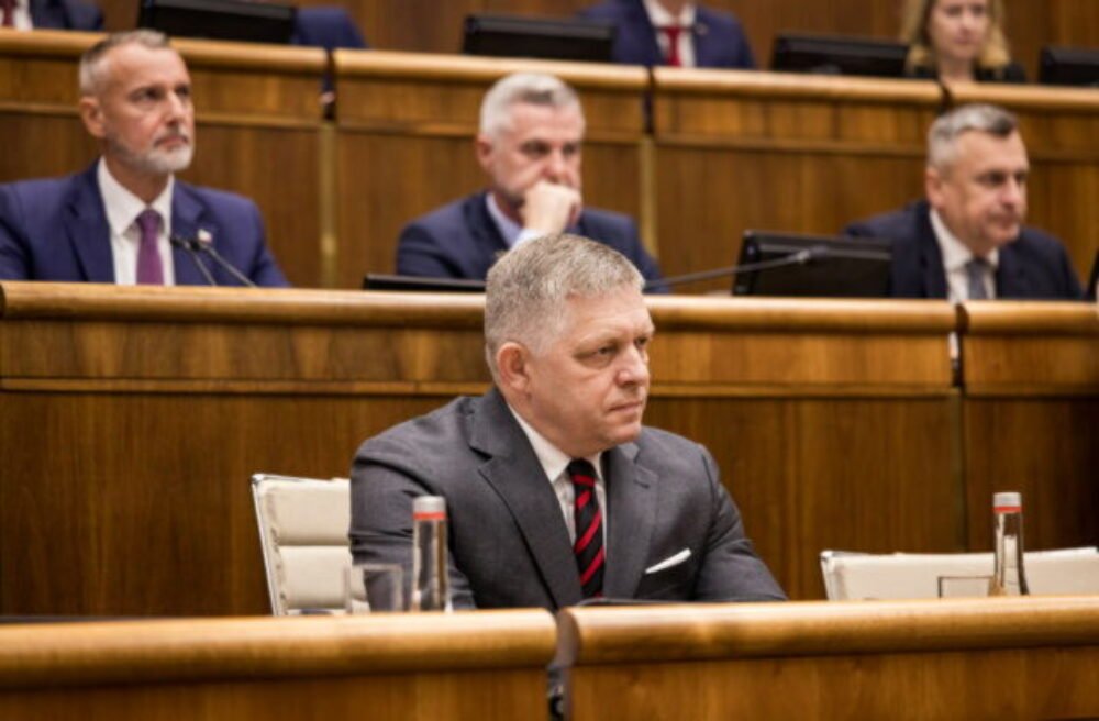 Odvolávanie členov vlády skončilo neúspechom, koalícia podržala všetkých ministrov napriek kritike opozície