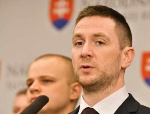 Uhrík vyzval Žilinku na zrušenie rozhodnutia prokurátora Remetu v prípade darovania vojenskej techniky Ukrajine