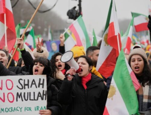 Berlín zaplnili iránski odporcovia režimu, demonštrovali proti krvavému potláčaniu protestov