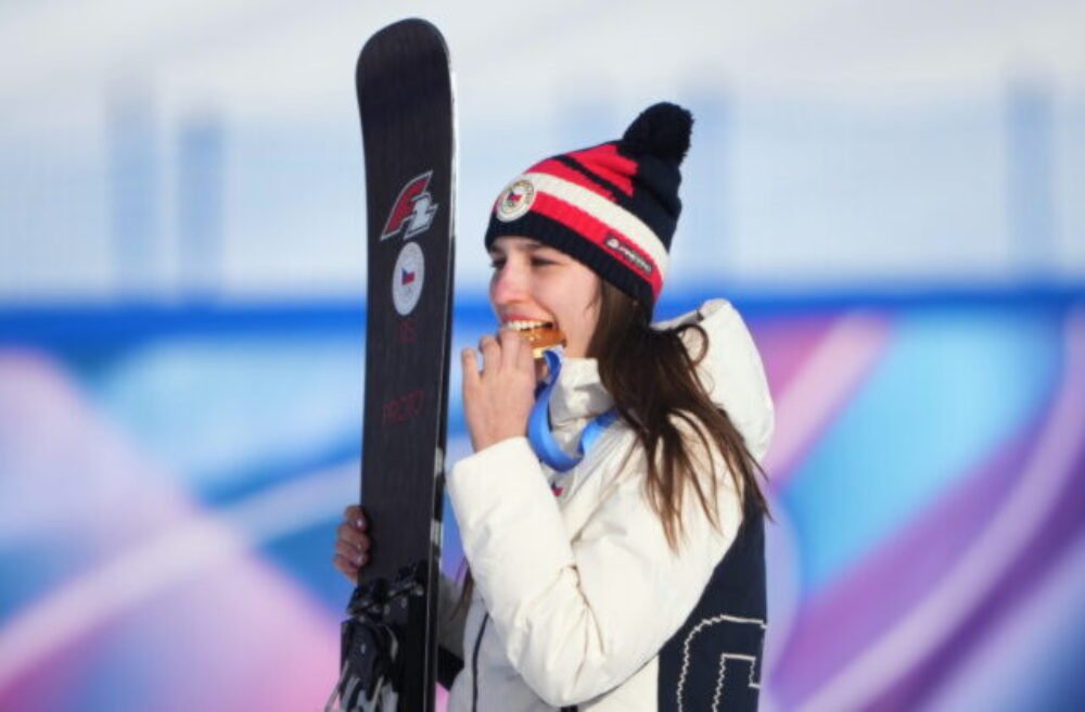Češka Maděrová získala zlato v paralelnom obrovskom slalome, Ledeckej sen o hetriku sa rozplynul