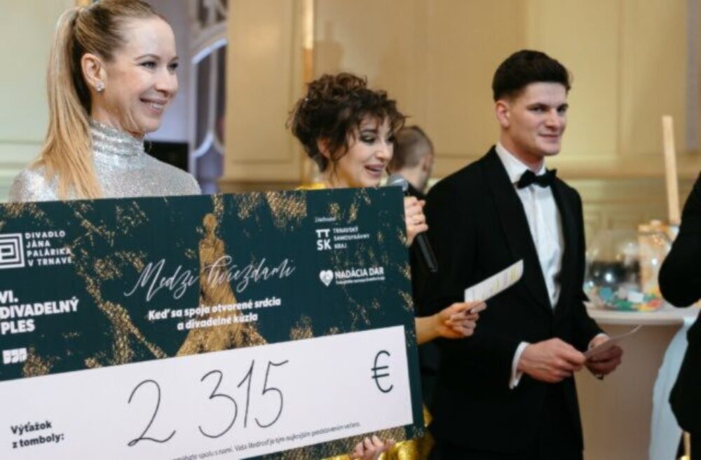 Výťažok zo šiesteho ročníka plesu v Trnave pomôže ľuďom v ťažkých životných situáciách – FOTO