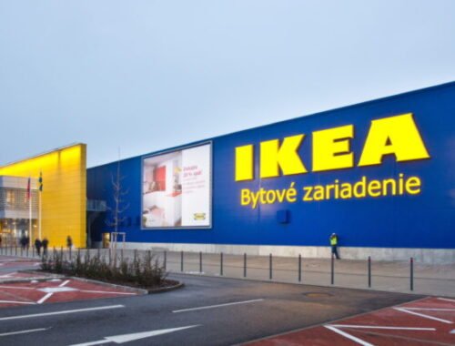 IKEA sťahuje z predaja nástenné lampy pre riziko úrazu elektrickým prúdom