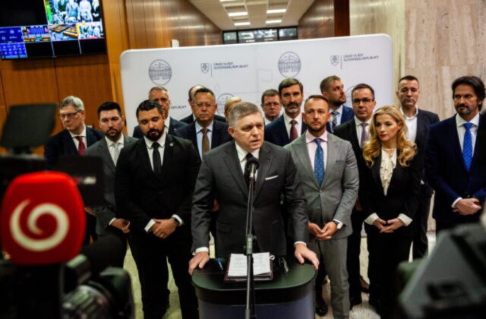 Slovensko zaostáva čoraz viac, v boji proti korupcii nás počas Ficovej vlády predbehla väčšina Únie