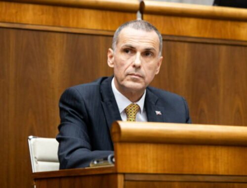 Parlament o korupcii na Slovensku a zisteniach Žilinku nakoniec nerokoval, poslanci program mimoriadnej schôdze neschválili