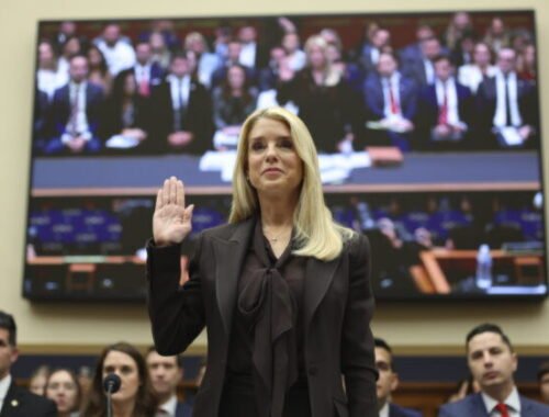 Demokrati obvinili ministerku spravodlivosti Pam Bondiovú z krytia dokumentov Jeffreyho Epsteina