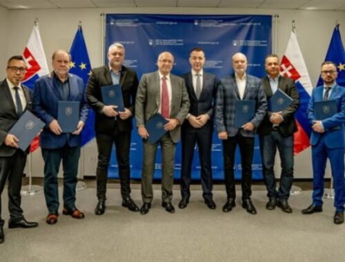 Zamestnávatelia a Úrad podpredsedu vlády podpísali memorandum, cieľom je spoločné hľadanie riešení pre NITC – FOTO