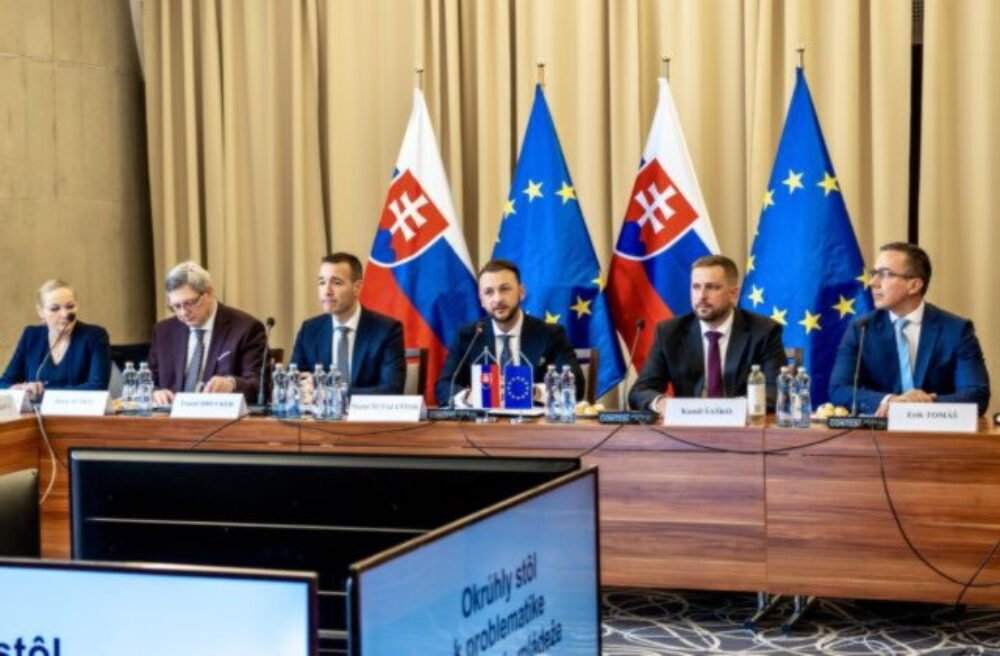 Vláda chce zasiahnuť proti radikalizácii mladých, pripravuje nový zákon a silnejšiu koordináciu ministerstiev – FOTO