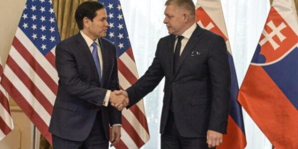 Fico po rokovaní s Rubiom oznámil záujem o ďalšie stíhačky F-16, Slovensko chce posilniť obranu – VIDEO