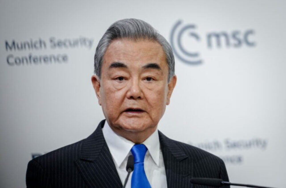 Čínsky minister zahraničia vyzval Kanadu, aby spolupracovali a zabránili USA v zasahovaní do ich záležitostí