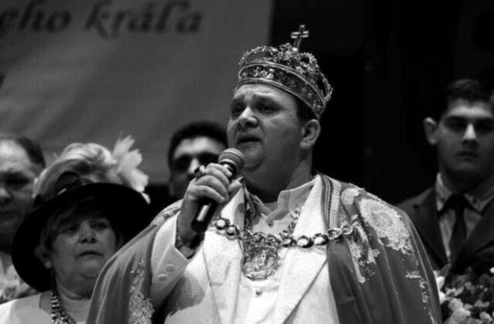66324_kral-romsky2-640x420.jpg Zomrel prvý košický a posledný oficiálne korunovaný rómsky kráľ strednej Európy Róbert Botoš – FOTO