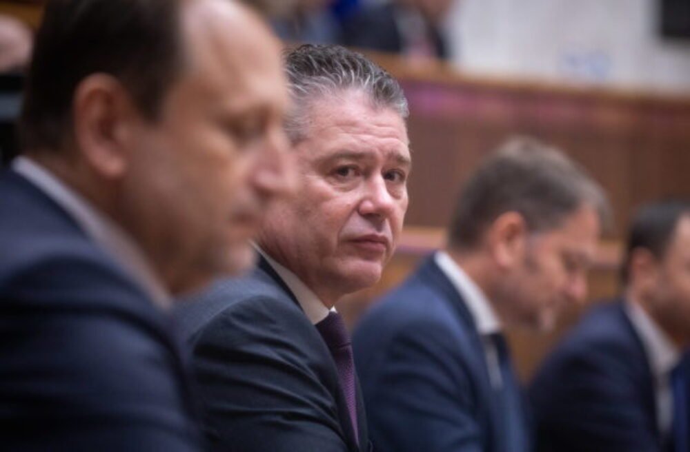 66367_3j2a2104-640x420.jpg Dokazovanie v kauze vniknutia na pozemok exministra Mikulca sa skončilo, obžalovaný je aj brat postrelenej kadetky