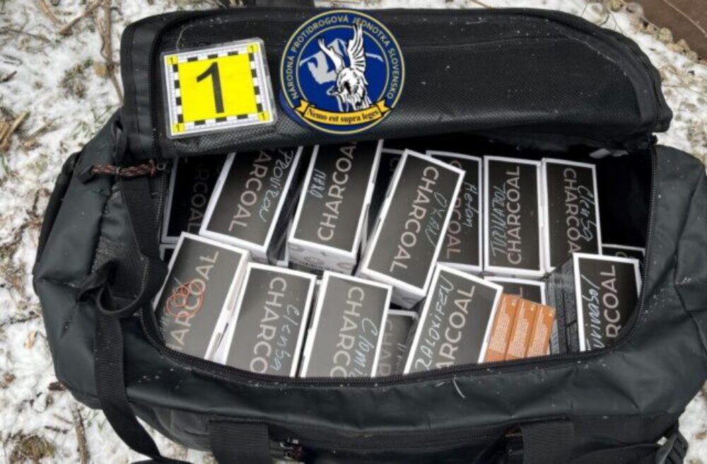 66376_634468169_1340193804812851_398538408993397784_n-640x420.jpg Policajti zaistili počas akcie Cézar tisíce nelegálnych anabolík, jedna zadržaná osoba je v trestnom konaní známa