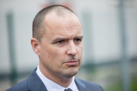 Proces s Ficovým poradcom Lindtnerom bude pokračovať v apríli, hlavný svedok ešte nevypovedal