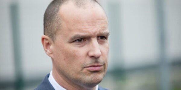 Proces s Ficovým poradcom Lindtnerom bude pokračovať v apríli, hlavný svedok ešte nevypovedal