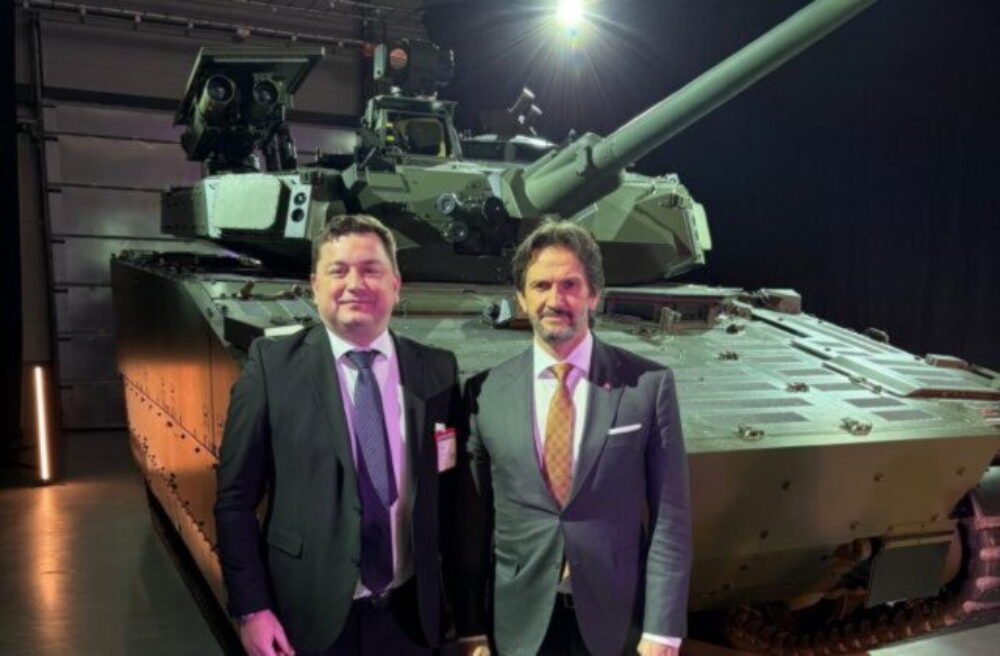 66472_kalinak-640x420.jpg Vo Švédsku slávnostne predstavili vozidlo pre slovenskú armádu, program postupuje podľa plánu – FOTO