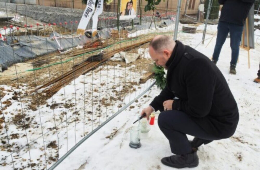 66484_5821131427708341603_121-640x420.jpg Trnavský župan Viskupič si pripomenul výročie vraždy Kuciaka: Pamätník slobody slova bude naveky symbolizovať obrovskú tragédiu – VIDEO, FOTO