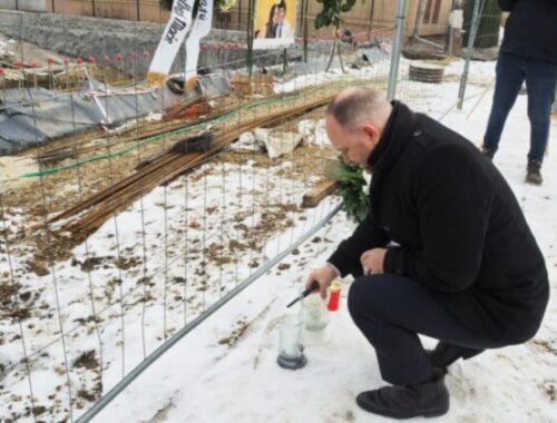 Trnavský župan Viskupič si pripomenul výročie vraždy Kuciaka: Pamätník slobody slova bude naveky symbolizovať obrovskú tragédiu – VIDEO, FOTO