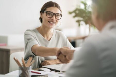 Úrady práce hlásia mierne zhoršenie. Nezamestnanosť medzimesačne stúpla o 0,33 percentuálneho bodu