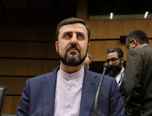 Námestník iránskeho ministra zahraničných vecí čelí žalobe pre účasť na zločinoch proti ľudskosti