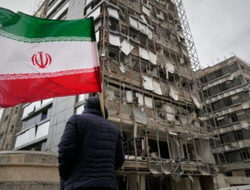 Irán 48 hodín po útoku. Režim na kolenách, ale svet je bližšie k vojne než k mieru? – FOTO