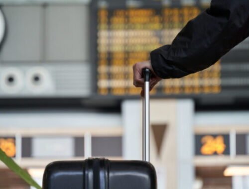 Eskalácia napätia Blízkom východe: UNIQA automaticky predlžuje cestovné poistenie uviaznutým cestujúcim až do návratu domov