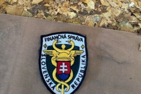 Finančná správa zabránila takmer dvojmiliónovej škode, v rámci akcie Triplex zaistila viac ako desať ton tabaku – FOTO
