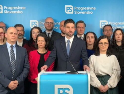 Ficova vláda nakazila Slovensko vírusom, progresívci predstavili „Kladivo na korupciu“ – VIDEO