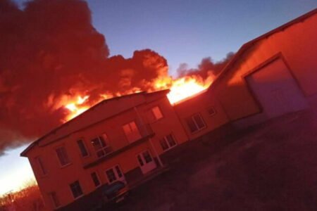 Na Záhorí v Moravskom Svätom Jáne horí hala konzervárne