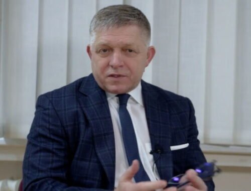 Zelenský nás podľa Fica permanentne poškodzuje, Slovensko sa nenechá donútiť zmeniť mierový postoj na vojnový – VIDEO