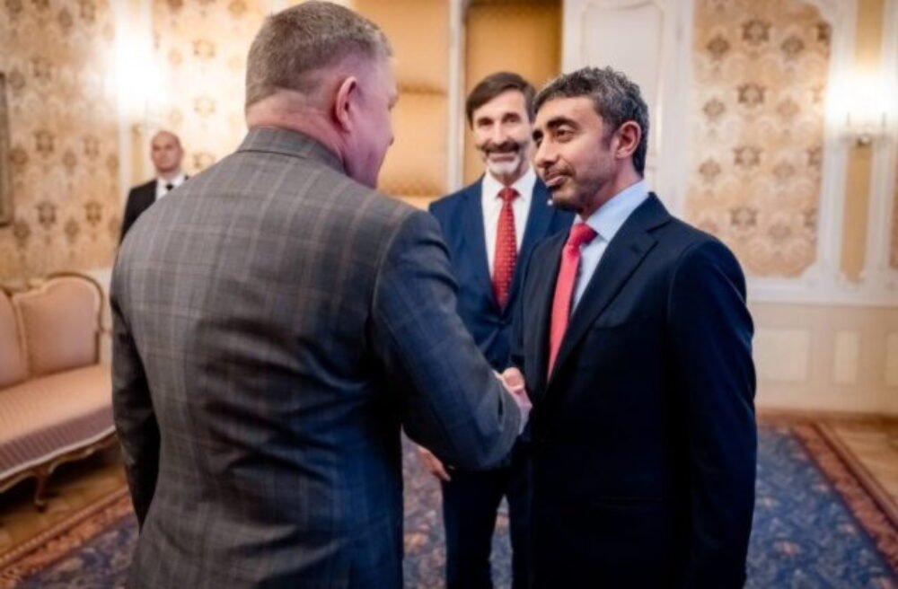 Fico a Blanár rokovali so šejkom Abdullahom bin Zayedom al Nahyanom, témou bola aj evakuácia Slovákov z regiónu – FOTO
