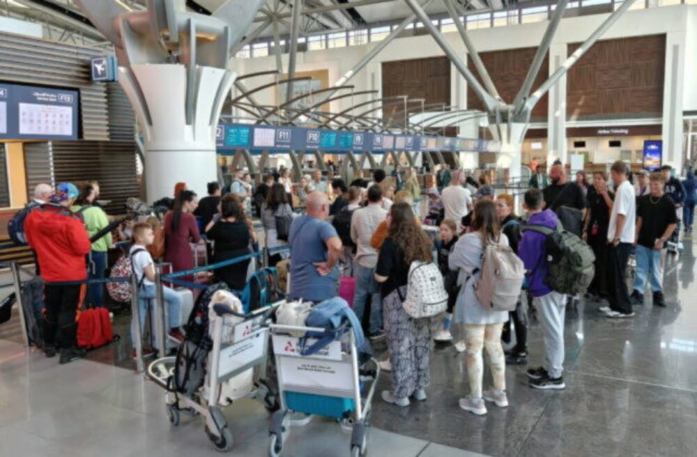 Konzulárno-krízový tím SR sa z Blízkeho východu vrátil na Slovensko, pomáhal s evakuáciou občanov – FOTO