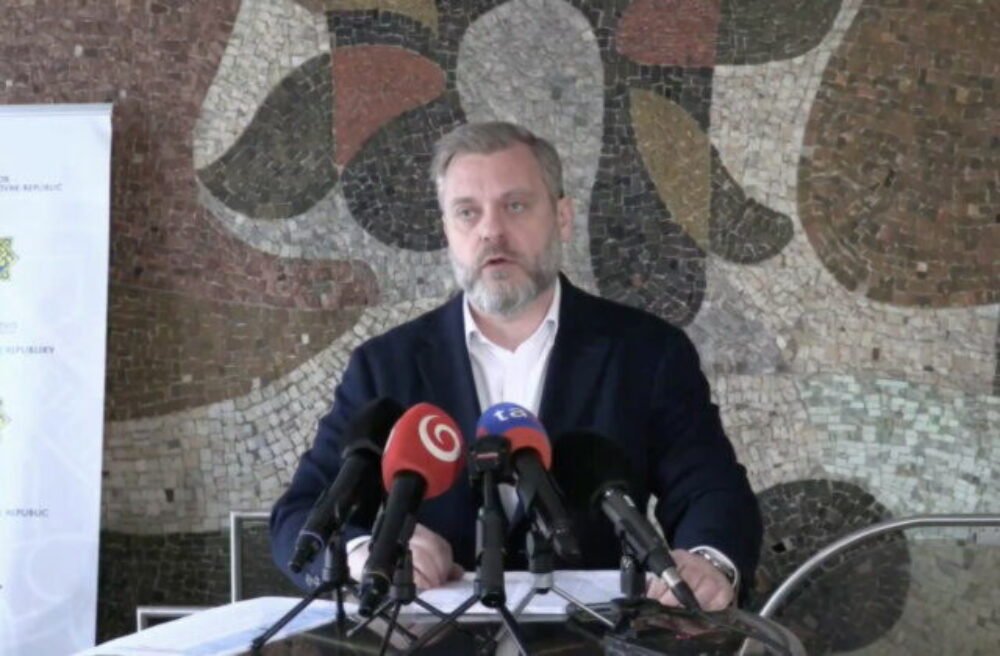 67057_sni-mka-obrazovky-2026-03-11-o-14.26.15-640x420.jpg Opozícia spochybňuje nákup hasičských áut, Krúpa upozorňuje na cenu aj podozrivé platby – VIDEO