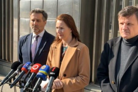 SaS kritizuje predražený nákup traktorov ministerstvom kultúry, podáva trestné oznámenie – VIDEO