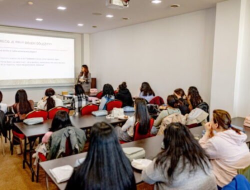 Hodina žene dodáva odvahu vykročiť do života