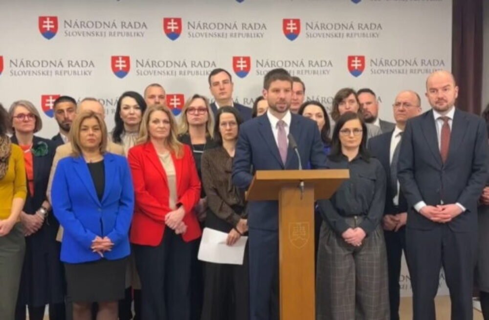 Progresívci pripomenuli, prečo žiadajú odvolanie Tibora Gašpara. Šimečka hovorí o gigantickom konflikte záujmov – VIDEO