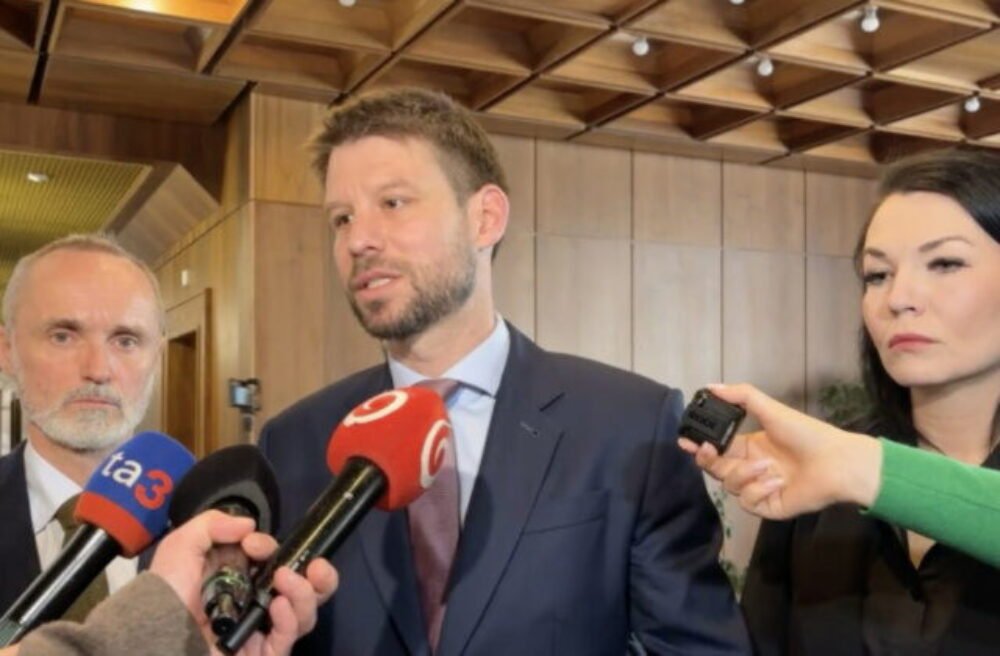 Opozícia kritizuje premiéra, namiesto odpovedí mal na výbore pre európske záležitosti šíriť propagandu – VIDEO