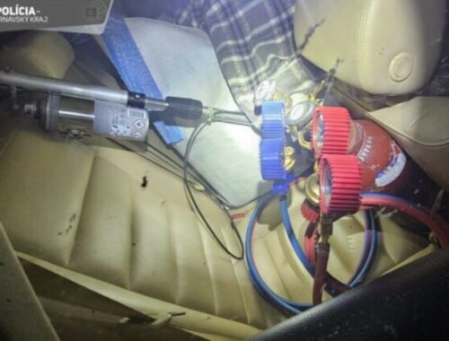 Polícia identifikovala páchateľov výbuchu bankomatu v Dolných Salibách, pátra po 28-ročnom mužovi – FOTO