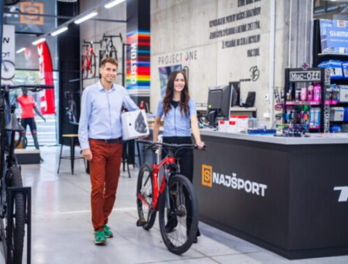 Veľká noc na bicykli: takmer 60 % slovenských rodičov športuje s deťmi na dvoch kolesách