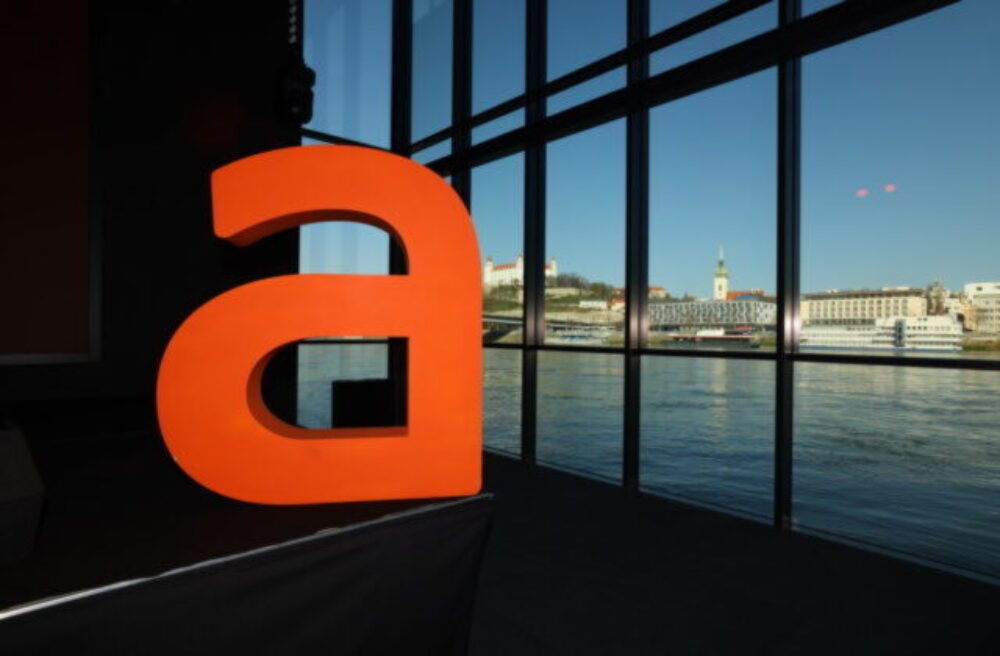 Allegro otvára slovenským firmám cestu k miliónom zákazníkov v stredoeurópskom regióne: spúšťa program 0% provízie na exportné ponuky