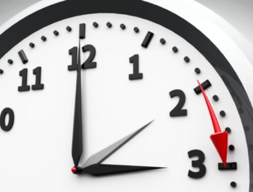 Pospíme si o hodinu menej. V noci sa mení čas, hodiny sa posunú dopredu